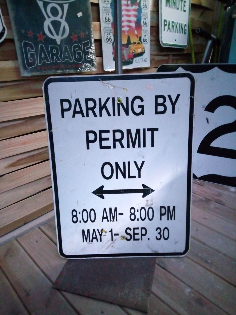 Panneau routier US "Parking by permit only"