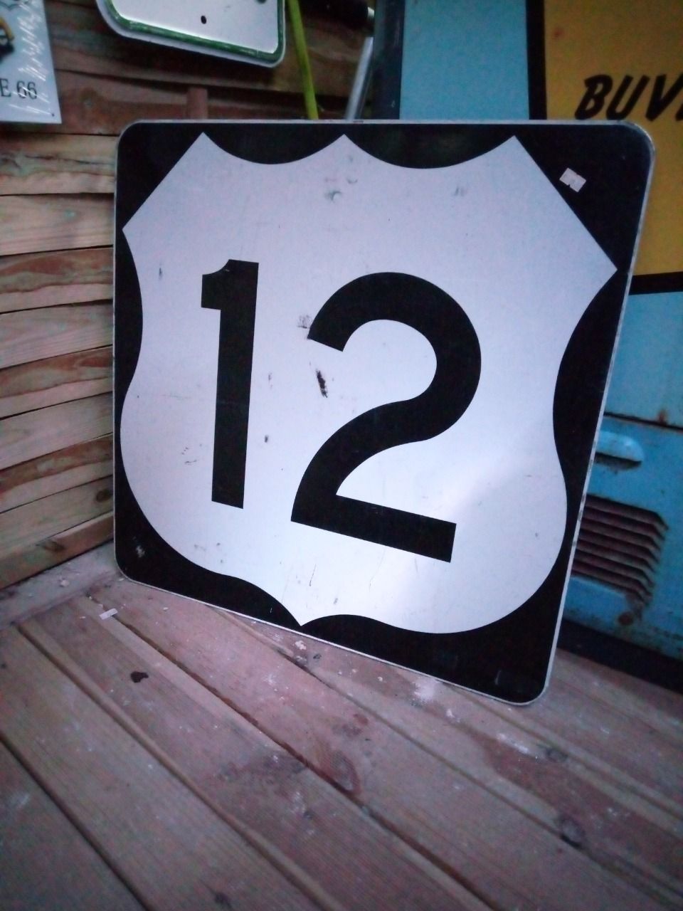 Panneau de signalisation "Route 12" 
